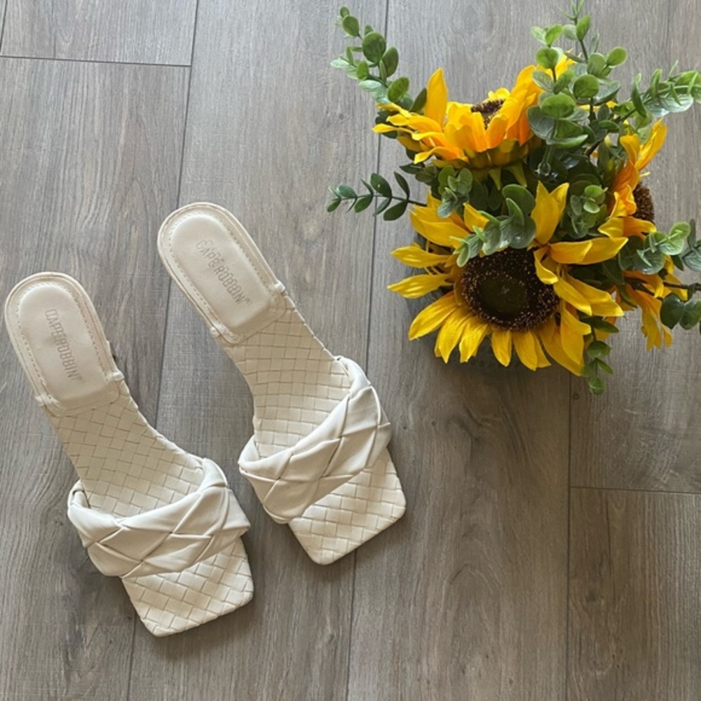 CAPE ROBBIN WHITE SHOES | SZ 10‎